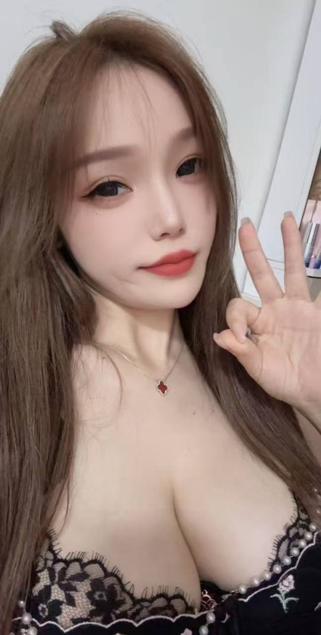 皮肤白、身材好、配合度高