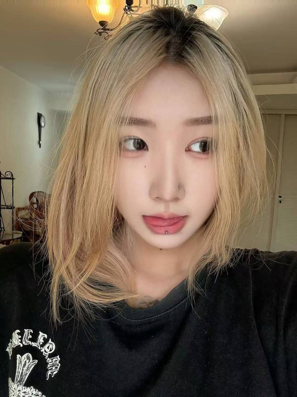 丝袜制服、梨形身材、听话小狗、细腰大臀
