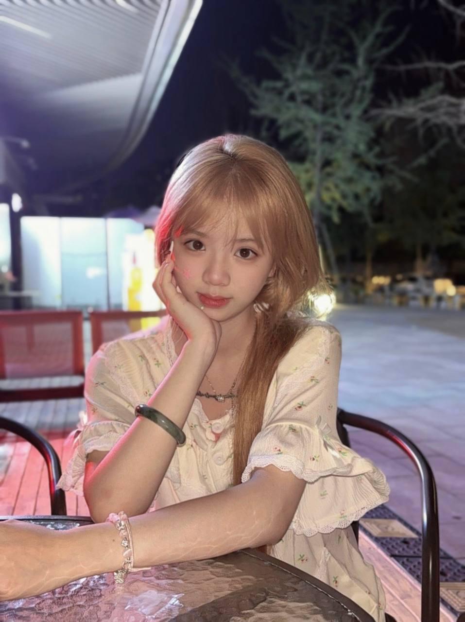 少女、瘦小、小胸