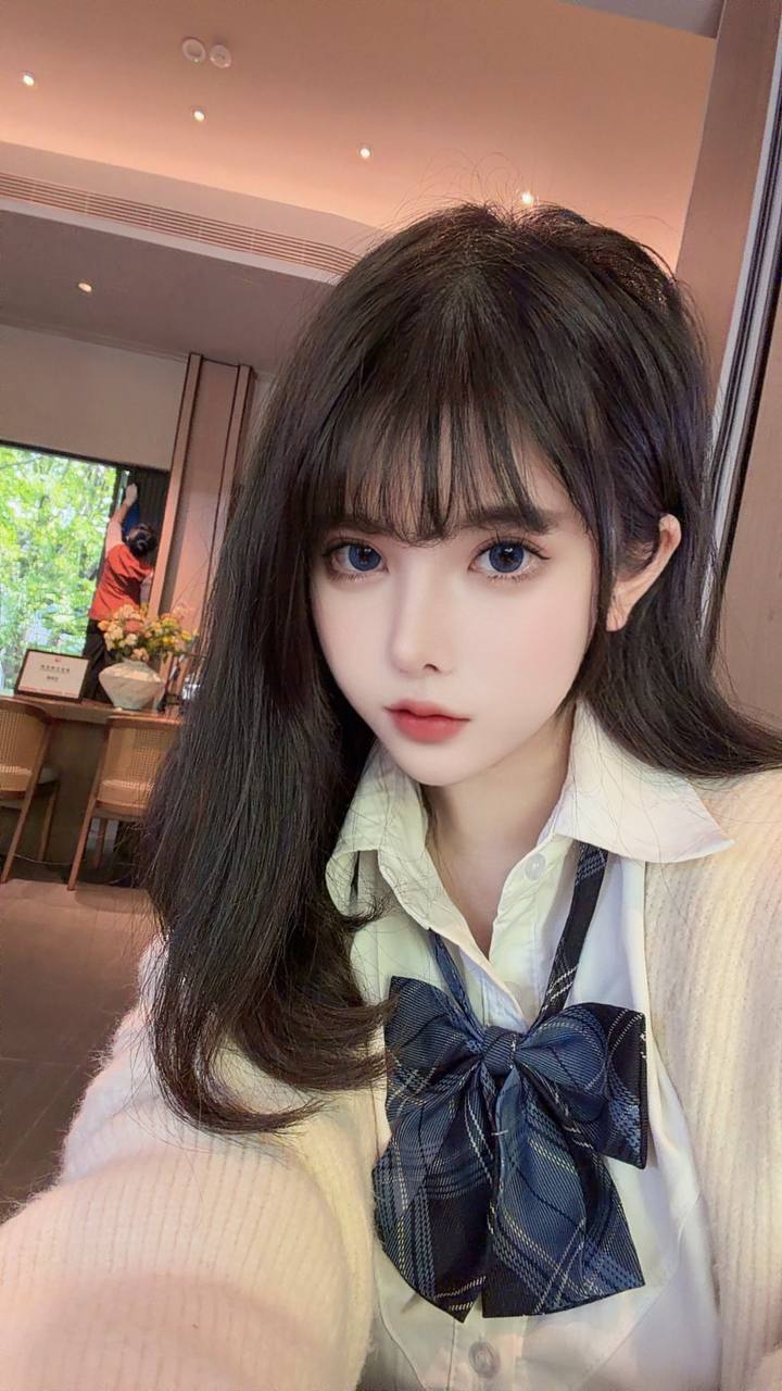 学生嫩妹、C+胸围、服务全面、制服丝袜