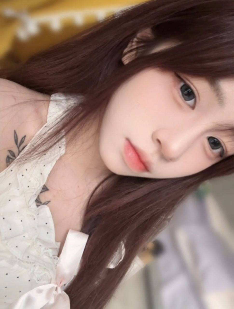 少女感、吹箫、清纯、甜美（广东省、深圳市）资料图片第 1 张