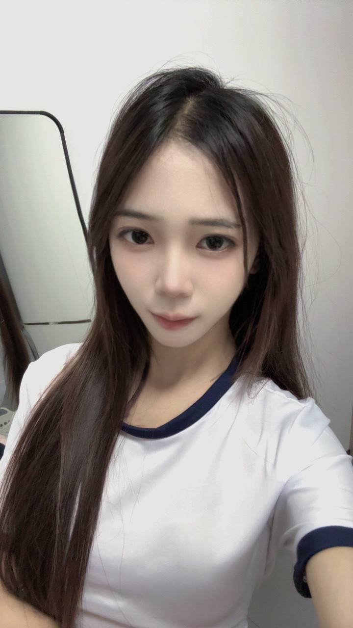 可御可甜、女友感、肤白多汁、制服诱惑