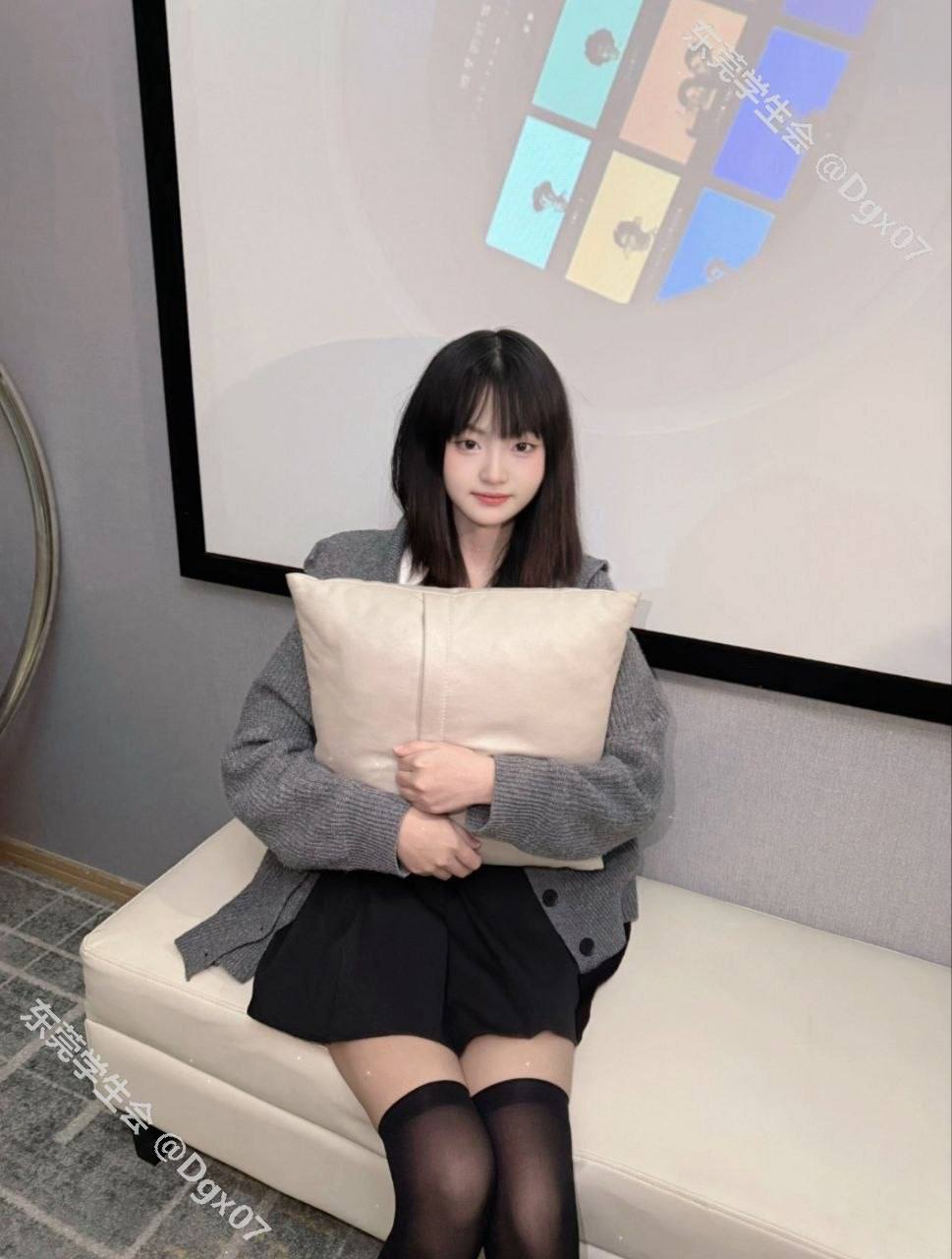 年轻、身材好、服务主动、制服诱惑（东莞市、广东省）资料图片第 3 张