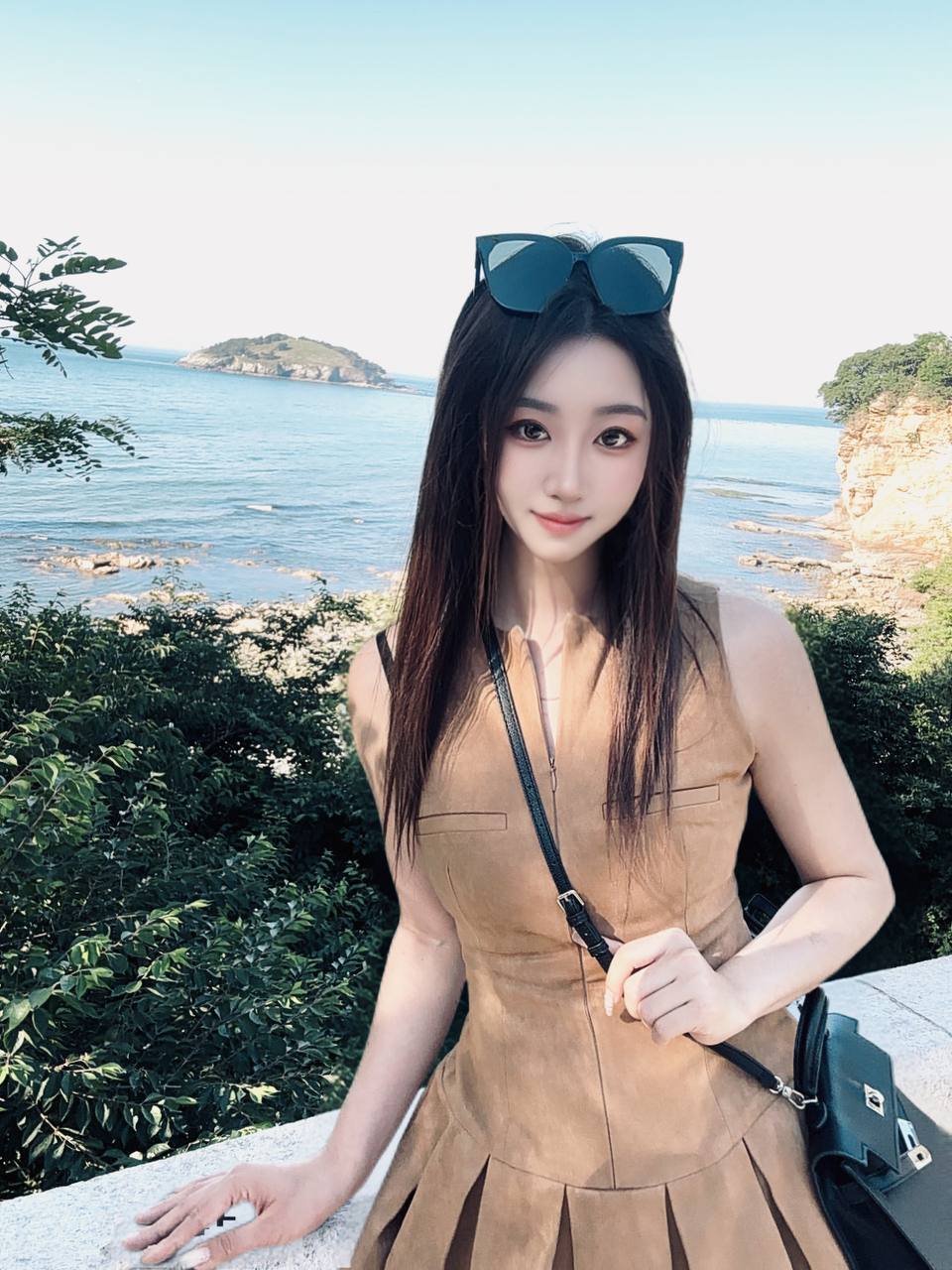高挑长腿、黑丝高跟、制服诱惑、年轻苗条（内蒙古自治区、呼和浩特市）资料图片第 3 张