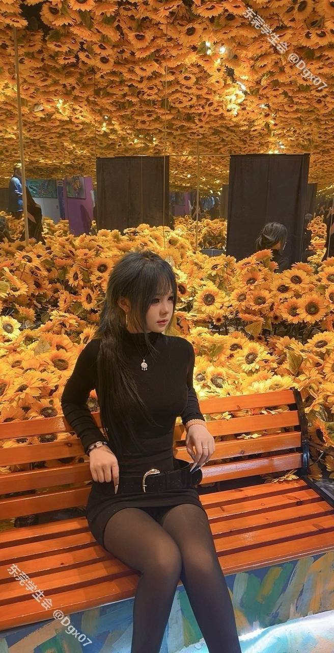 清纯嫩妹、敏感体质、黑丝制服（东莞市、广东省）资料图片第 3 张