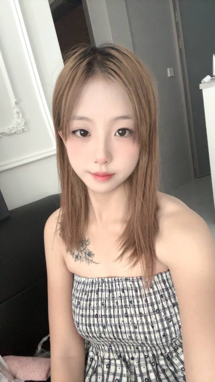 高颜值、少女感、紧致、态度好