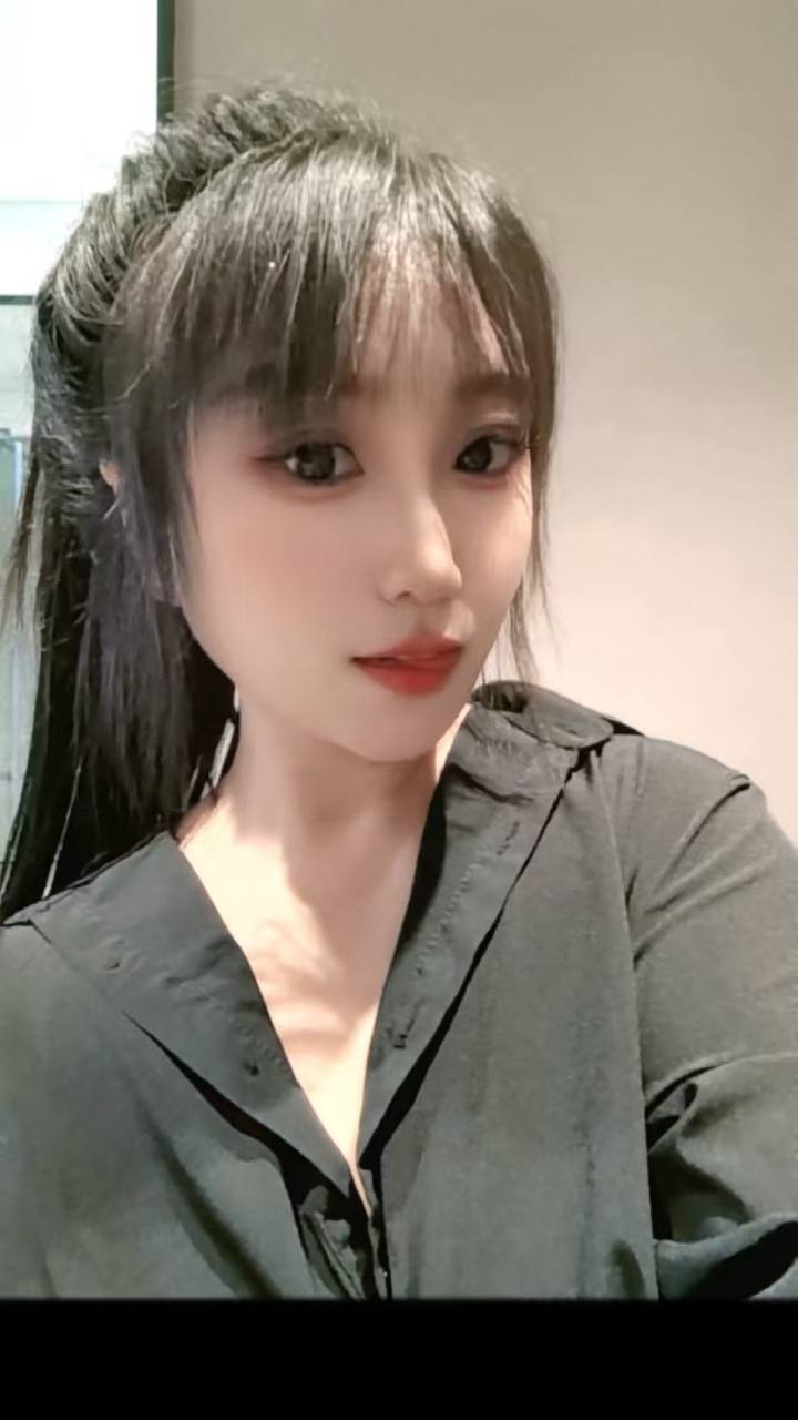 制服诱惑、丝袜高跟、各种姿势、良家感（西安市、陕西省）资料图片第 4 张
