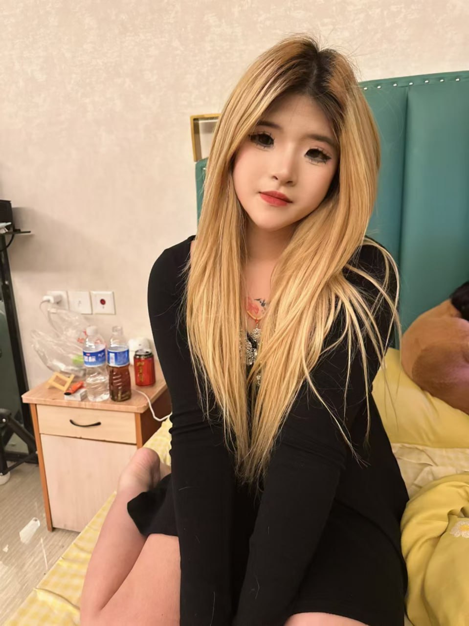 少女感、白皙、丝袜