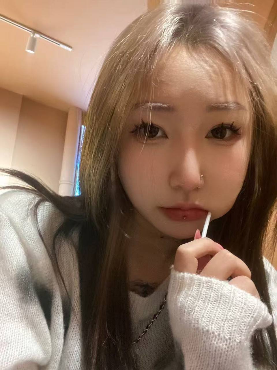 丝袜制服、梨形身材、听话小狗、细腰大臀（西安市、陕西省）资料图片第 2 张