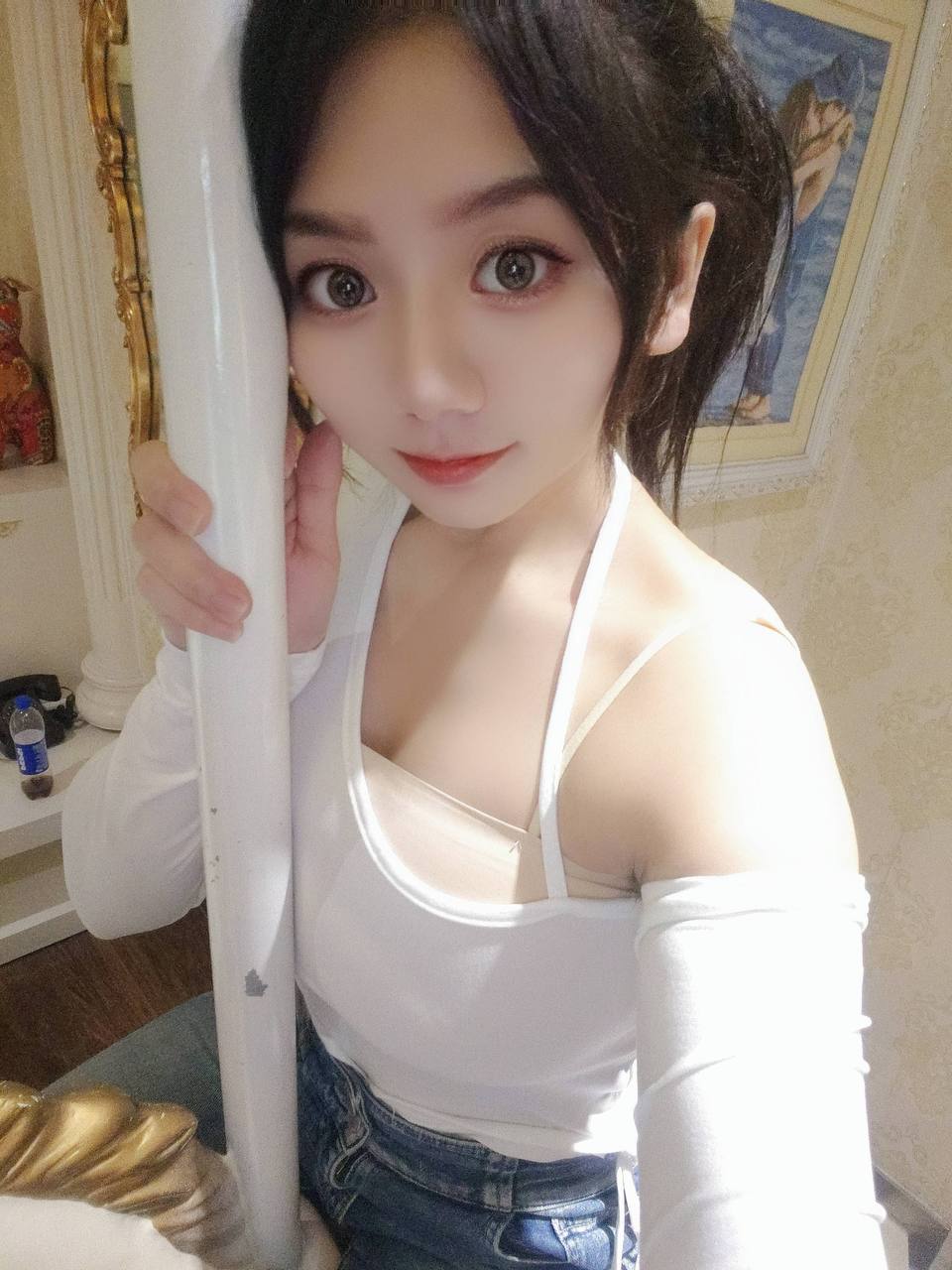邻家妹妹、肤白貌美、前凸后翘