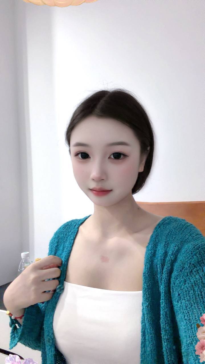 可纯可欲、温柔体贴、刚下海、制服丝袜（武汉市、湖北省）资料图片第 1 张