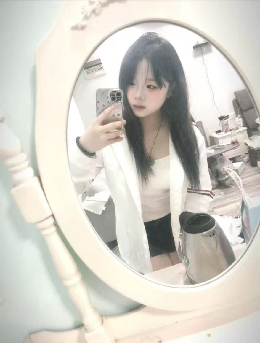 少女感、乖巧、肤白、身材好