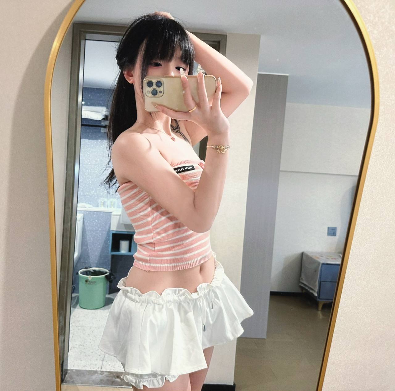 白虎嫩妹、大长腿、丝袜制服（佛山市、广东省）资料图片第 5 张