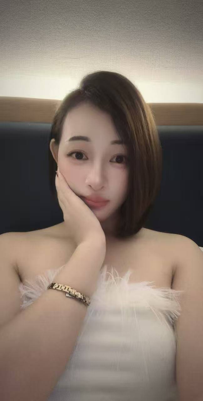 短发、娇小、美臀、服务系