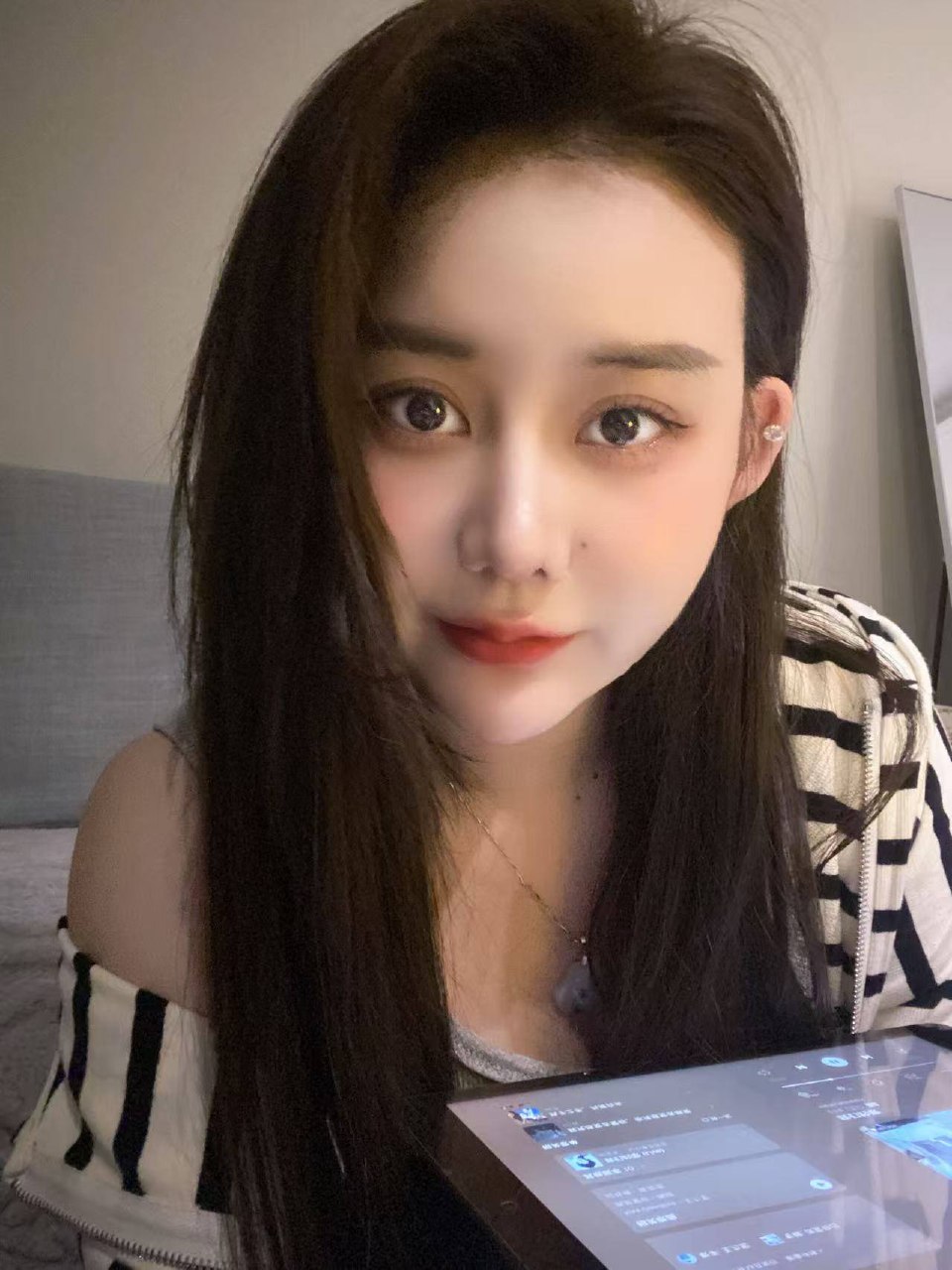 少女感、大长腿、丝袜诱惑