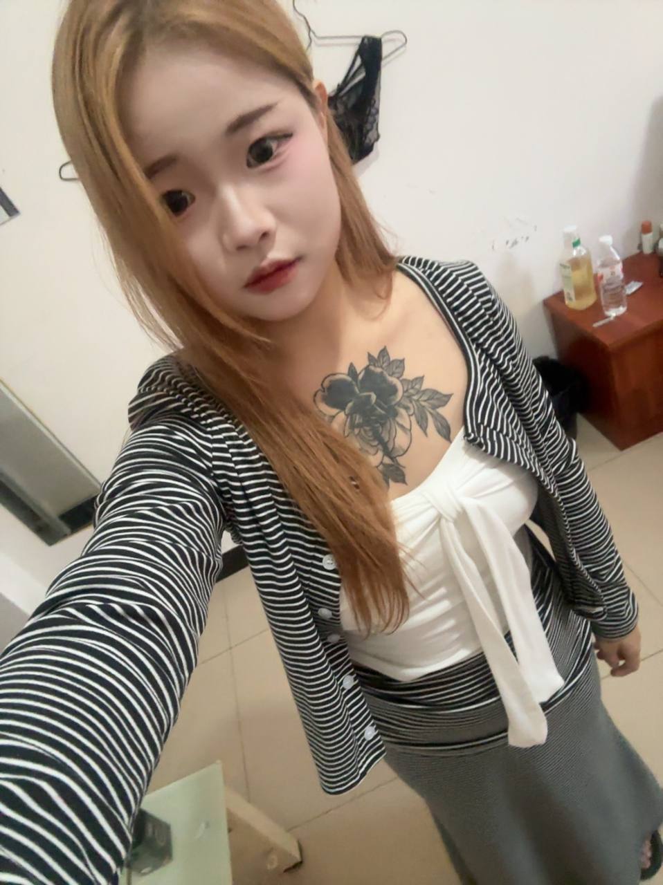 年轻、高挑、服务好、调情