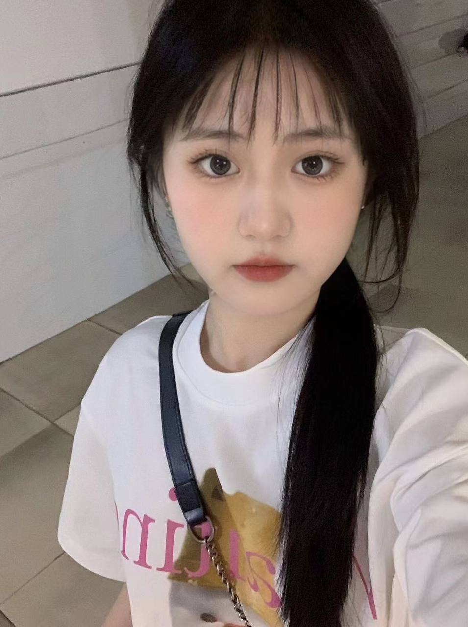 少女感、大长腿、兼职大学生、乖巧配合
