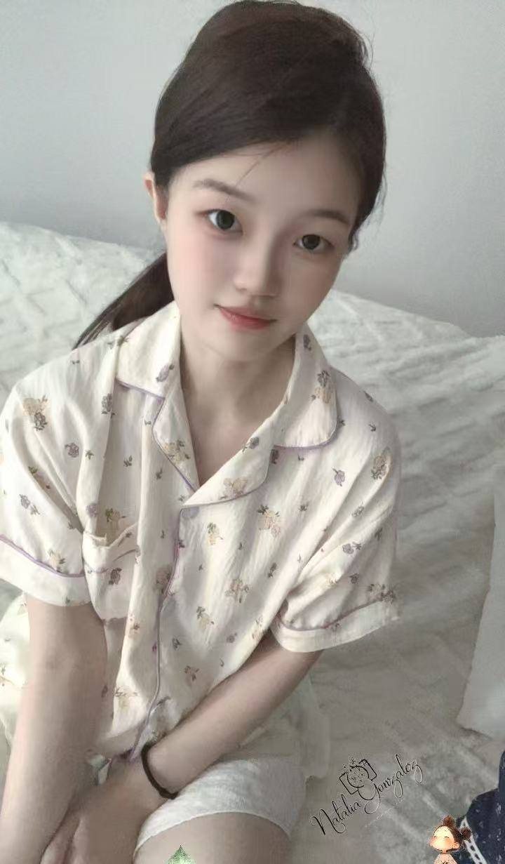 瘦白丝袜、制服诱惑、清纯、甜美