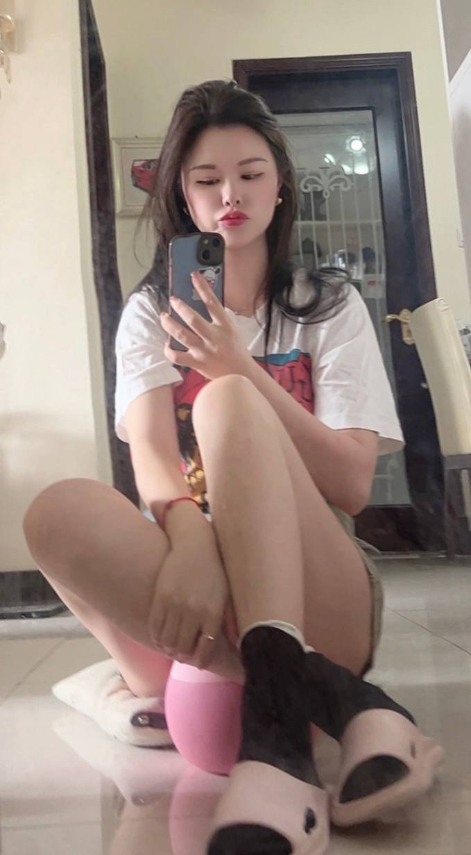 丝袜诱惑、女友系、胸大皮肤白