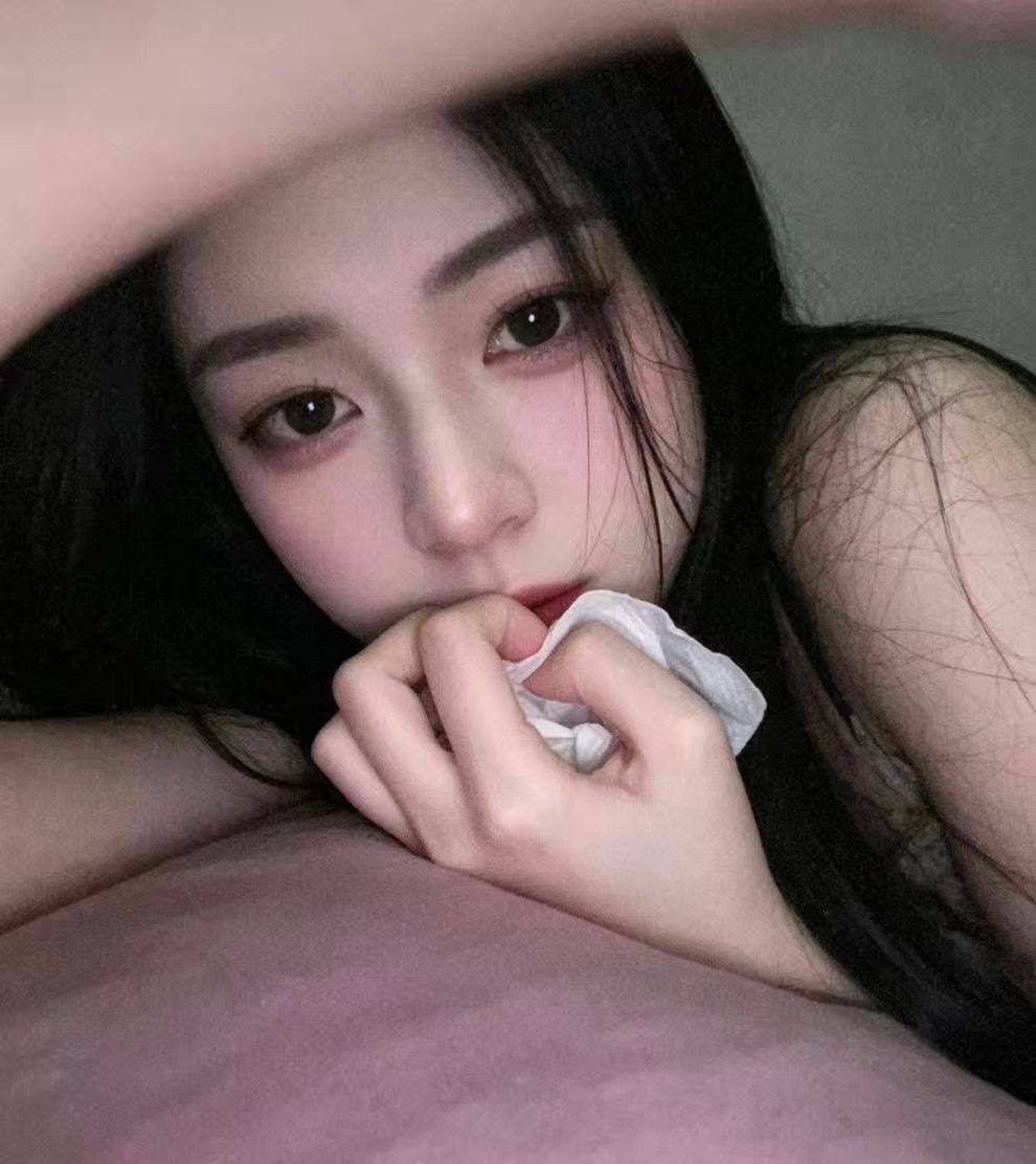 娇小玲珑、乖巧听话、丝袜诱惑