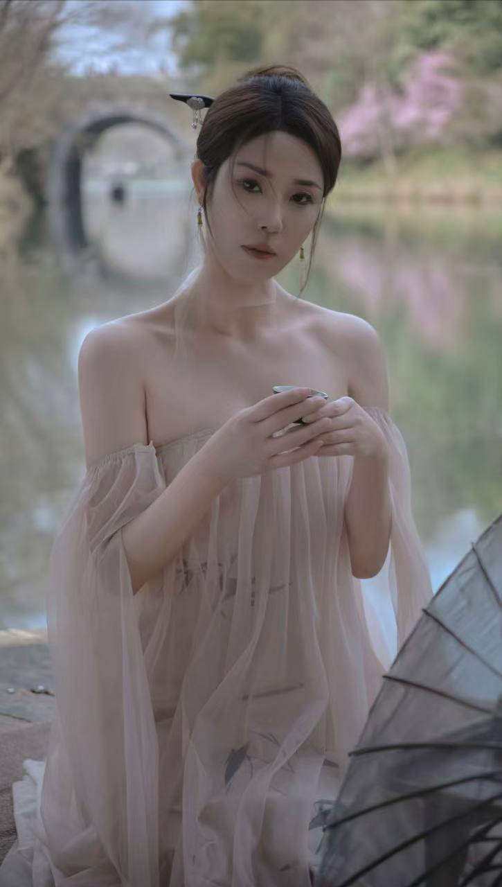 蛇纹、清纯、甜美