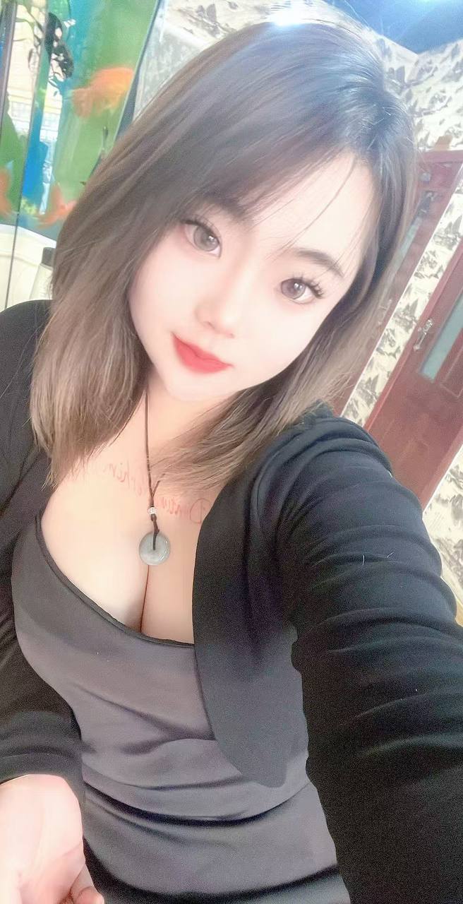 丰满、年轻、清纯、甜美