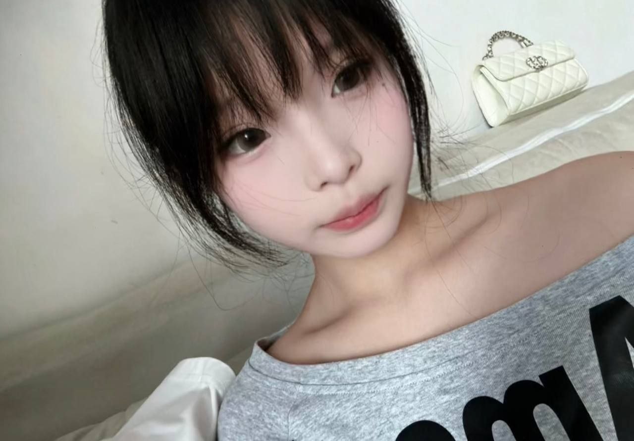 少女感、接吻、清纯、丝袜