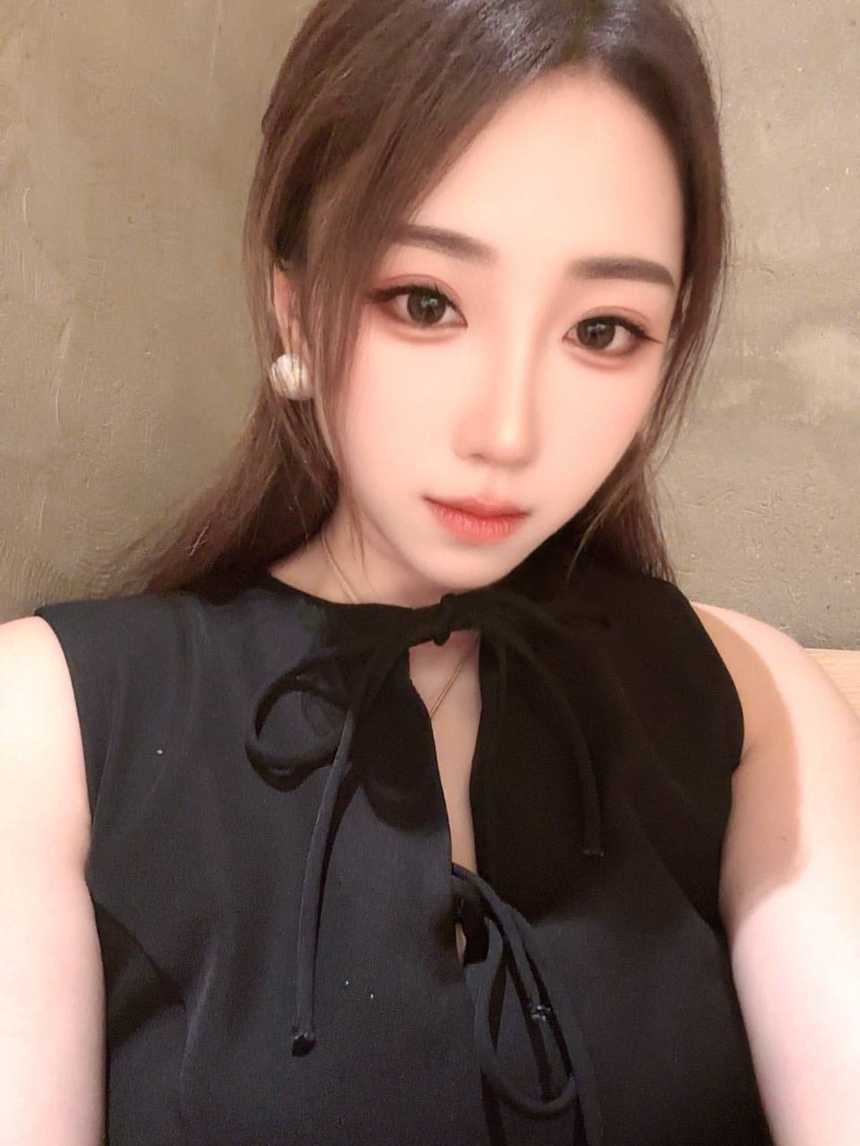 高挑长腿、黑丝高跟、制服诱惑、年轻苗条（内蒙古自治区、呼和浩特市）资料图片第 1 张