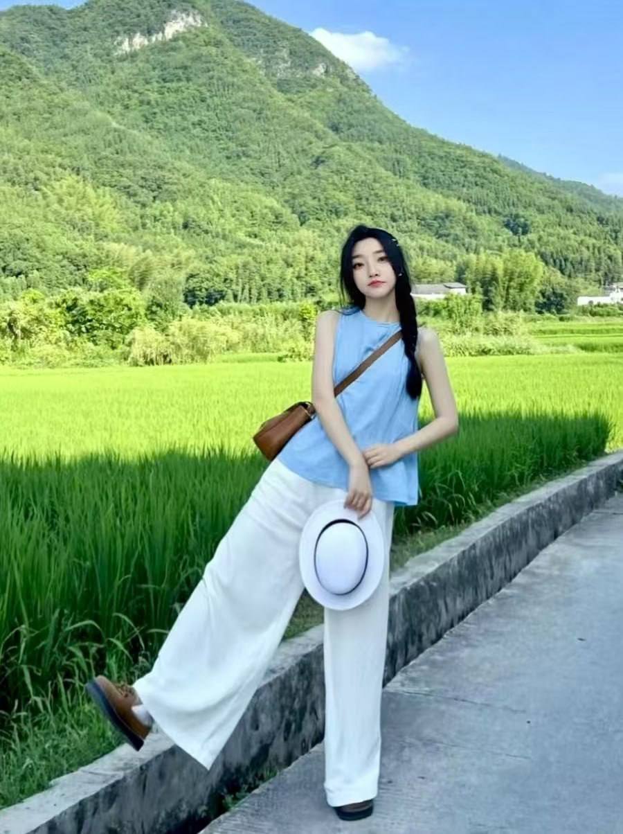 制服丝袜、可互亲、情绪价值