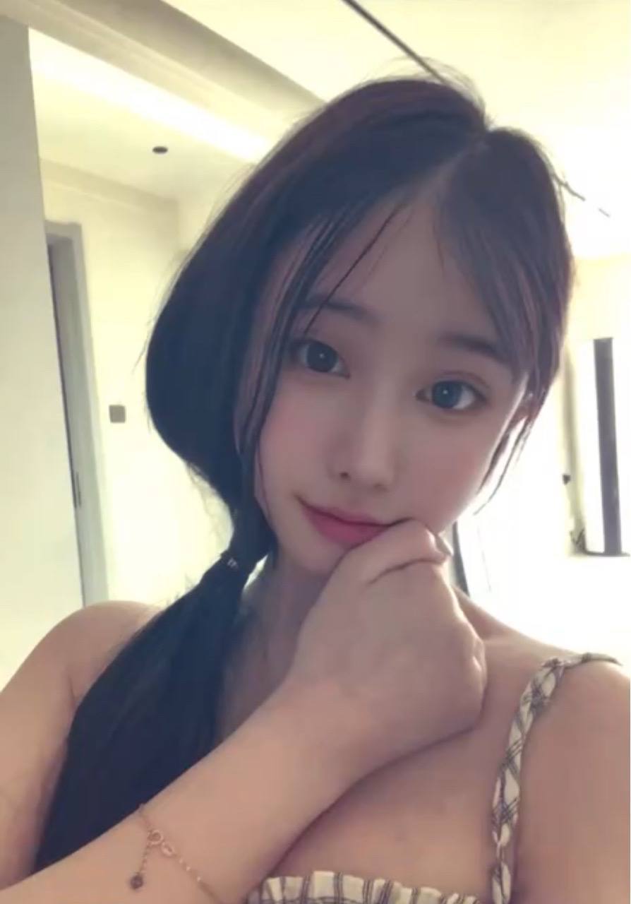 少女感、大长腿、丝袜