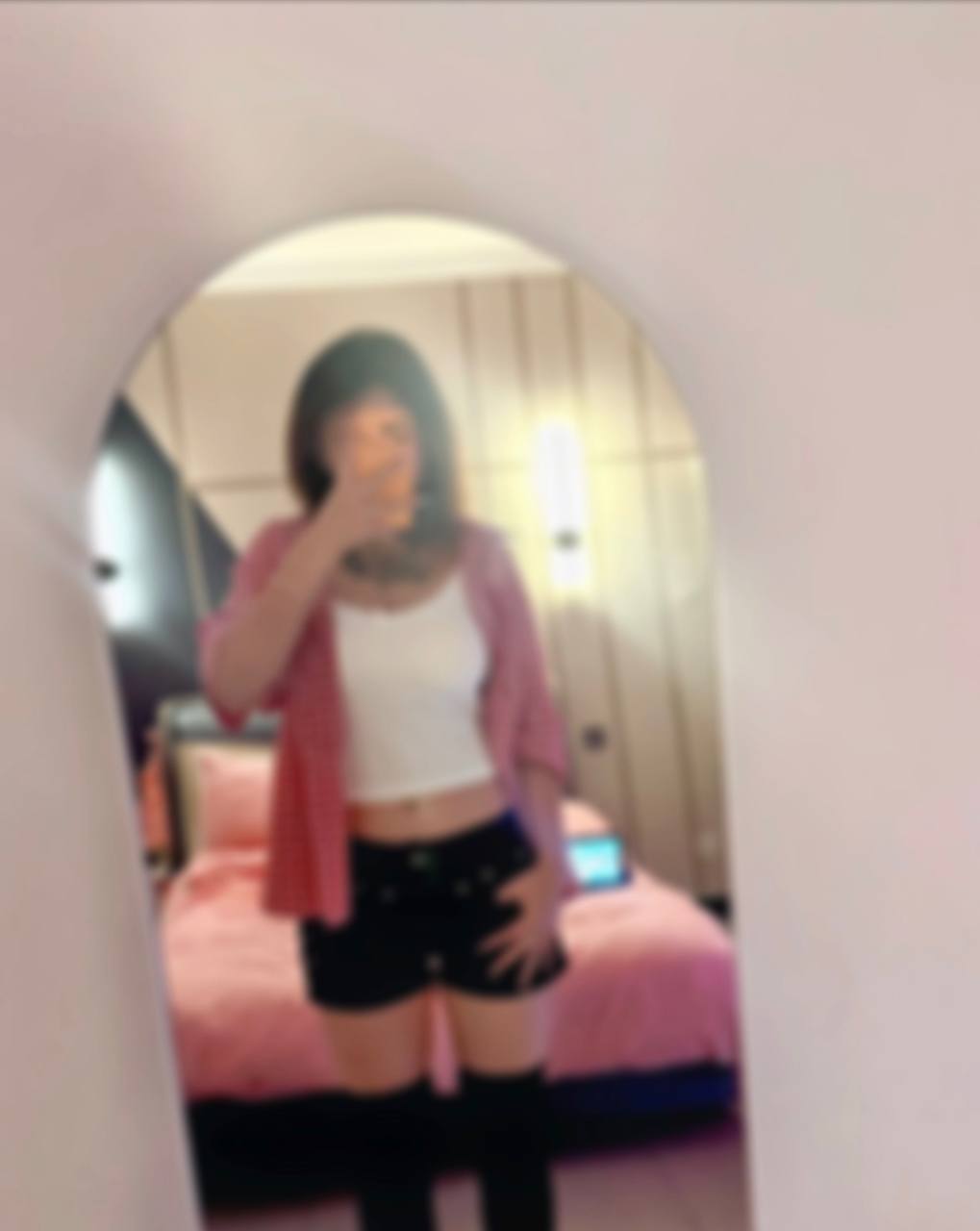 年轻、高挑、配合度高、丝袜制服（武汉市、湖北省）资料图片第 3 张