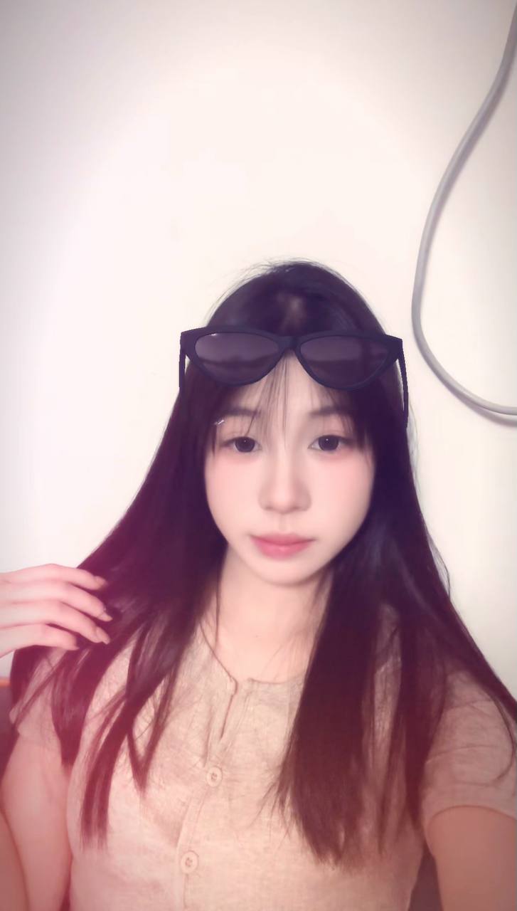 身材好、皮肤白、丝袜制服（广东省、深圳市）资料图片第 4 张