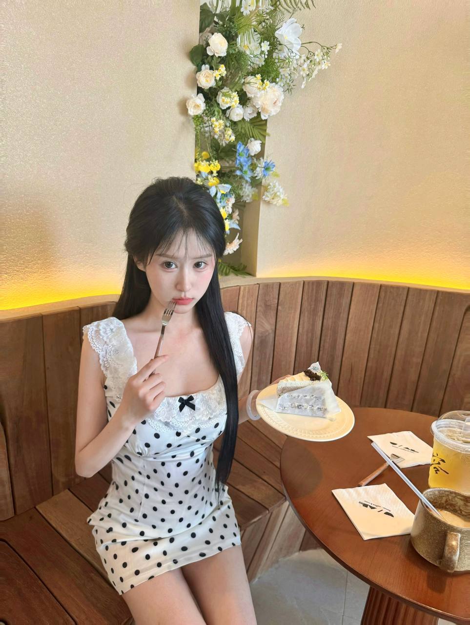 丝袜诱惑、制服扮演、热情主动、姿势配合
