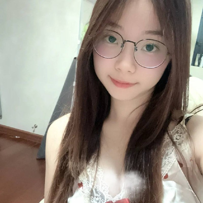 清纯可爱、皮肤白嫩、水多可喷、制服丝袜（广东省、深圳市）资料图片第 4 张