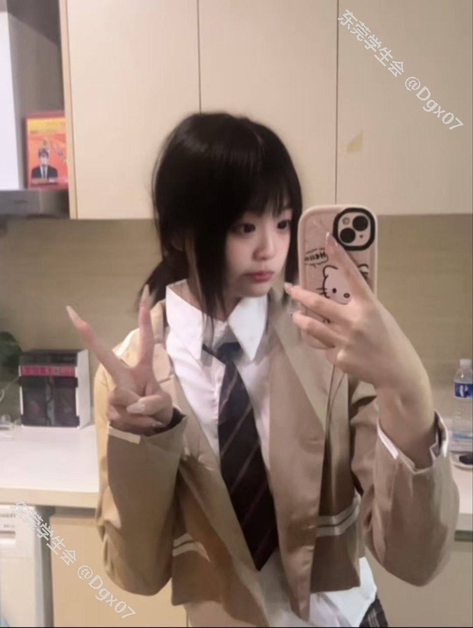 年轻、身材好、服务主动、制服诱惑（东莞市、广东省）资料图片第 2 张