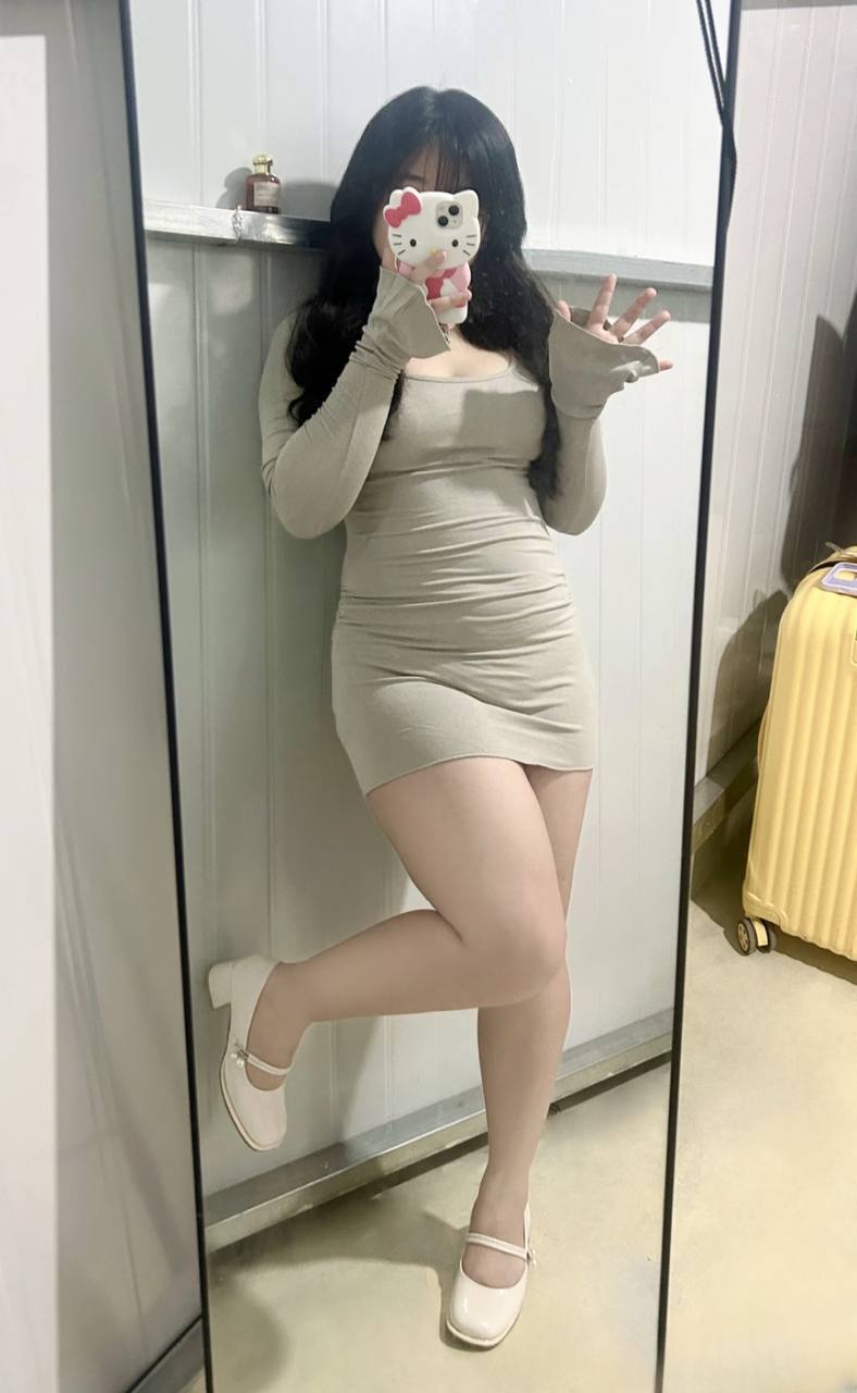 丰满、00后、制服诱惑